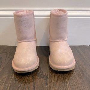 Girls UGG Boots in Pink Sparkle. Size 10.